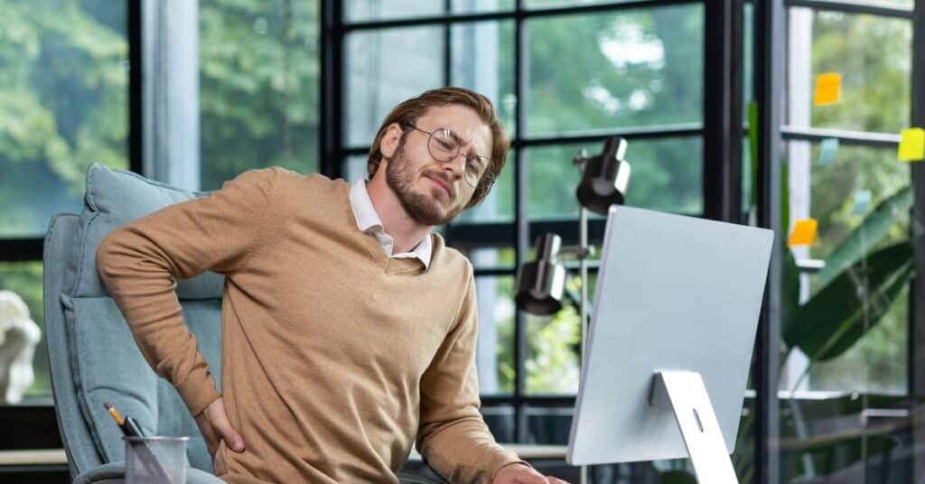 Back Pain Chiropractor: Fix Desk Pain In August 2 Back Pain Chiropractor